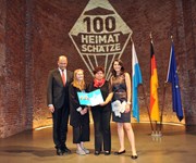 Heimatminister Albert Füracker und Kunstministerin Prof. Dr. med. Marion Kiechle prämieren 100 Heimatschätze